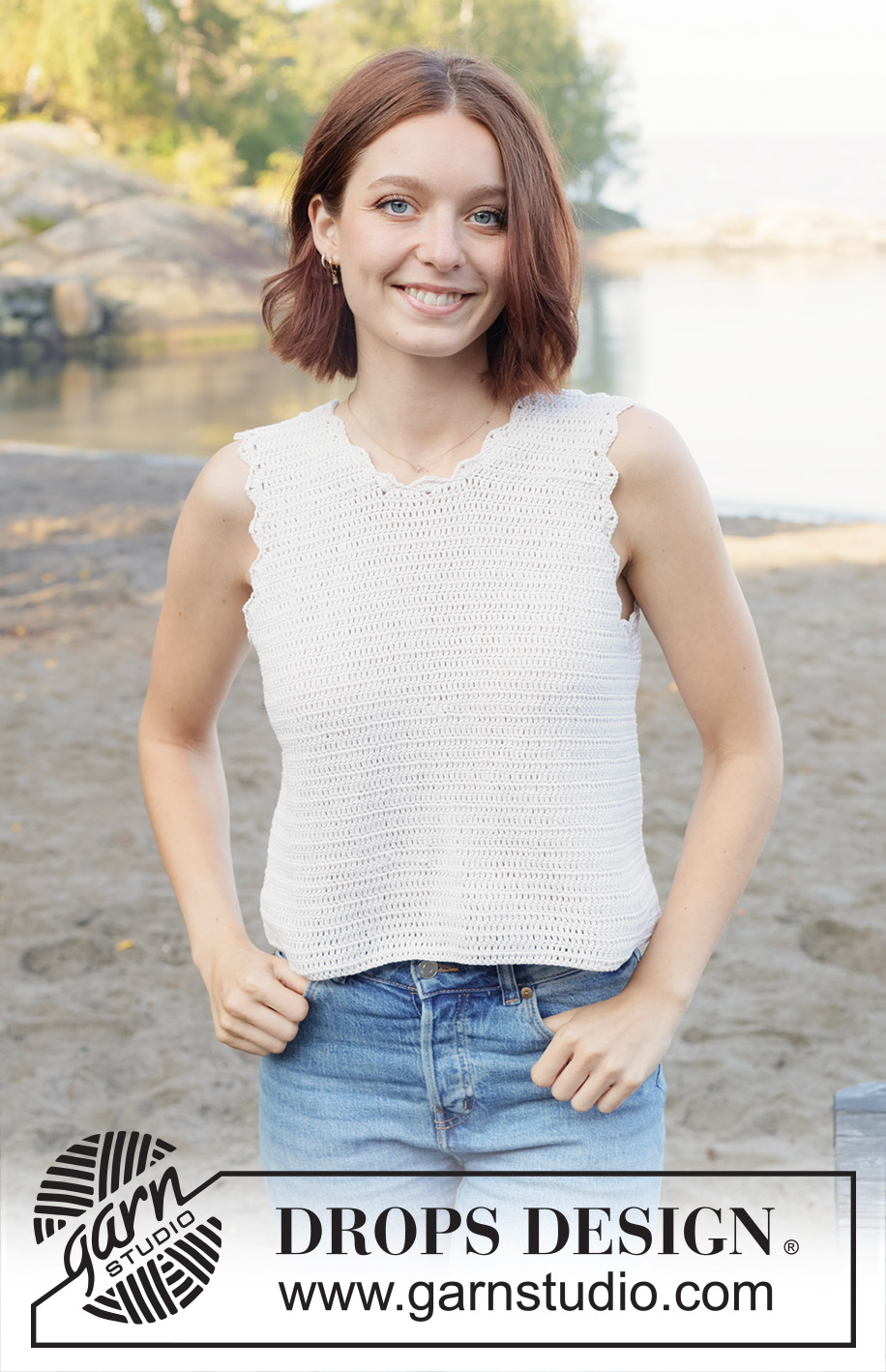 Scallop Bliss Top / DROPS 257-31 - Crocheted top in DROPS Safran. The piece is worked top down with treble crochet and fan-patterned edges. Sizes S - XXXL.