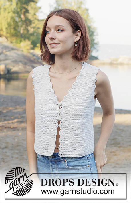 Scallop Bliss Vest / DROPS 257-32 - Virkad topp / väst i DROPS Safran. Arbetet virkas uppifrån och ner i stolpar med v-hals och kanter i solfjädermönster. Storlek S - XXXL.