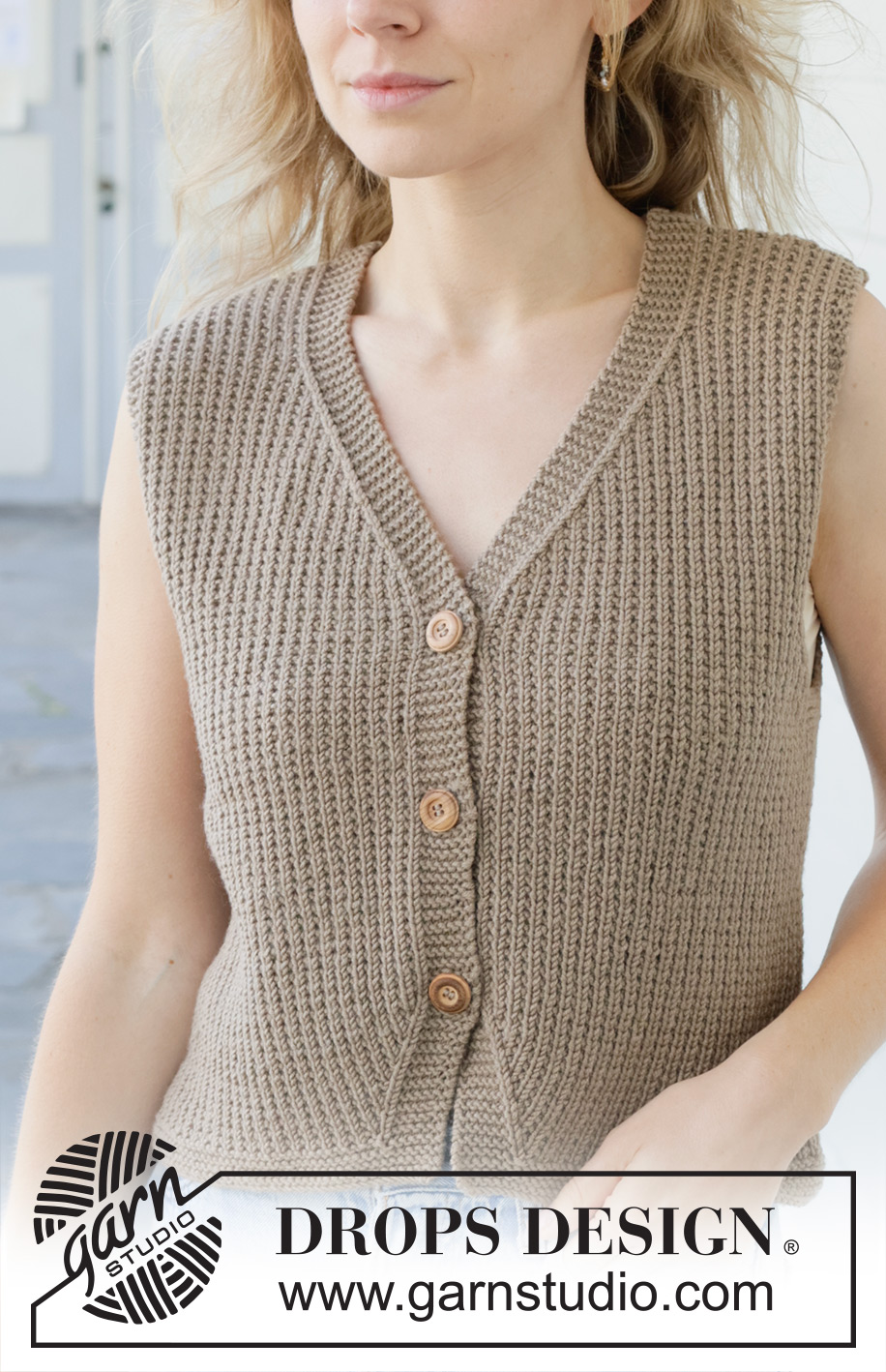 Coffee Ridge Vest / DROPS 257-4 - Knitted vest in DROPS Merino Extra Fine. The piece is worked bottom up with moss-stitch rib, garter stitch and V-neck. Sizes S - XXXL.