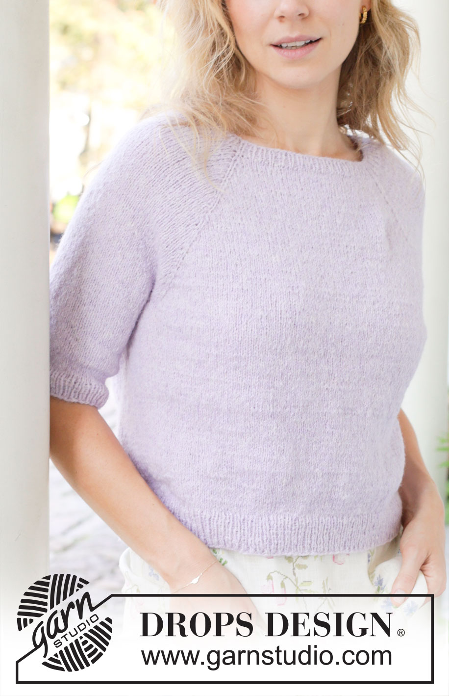 Lavender Dust / DROPS 257-9 - Jersey a punto con manga corta en DROPS Sky. La labor está realizada de arriba abajo en punto jersey con raglán. Talla: S - XXXL.
