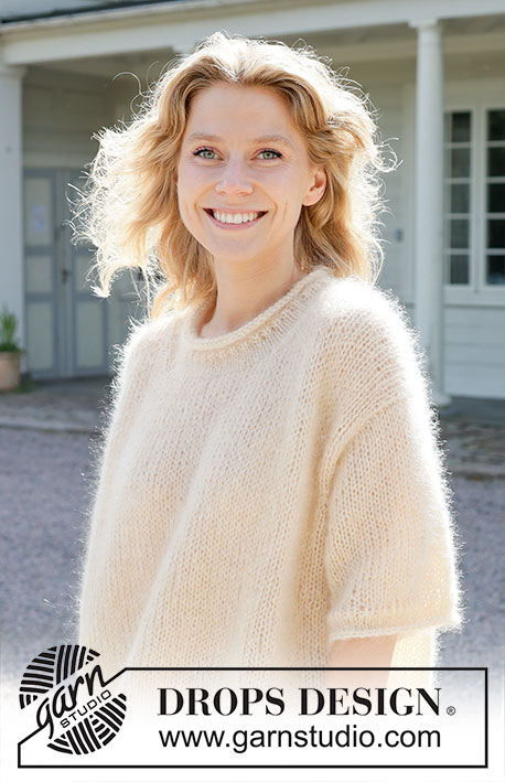 Easy Going / DROPS 258-12 - Gebreide oversized trui in 4 draden DROPS Kid-Silk. Het werk wordt van boven naar beneden gebreid met Europeaanse schouder / diagonale schouder, korte mouwen en rolranden. Maat XS – XXL.
