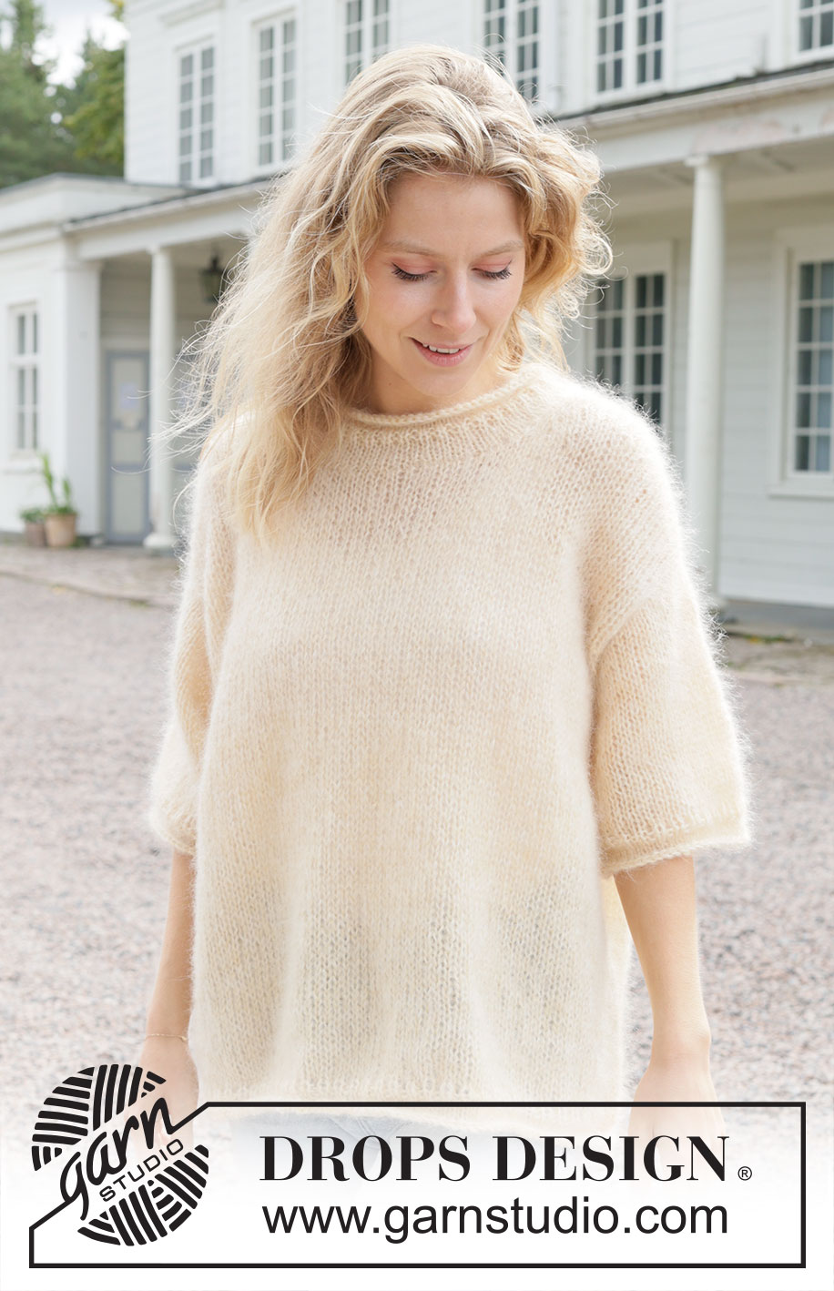 Easy Going / DROPS 258-12 - Gebreide oversized trui in 4 draden DROPS Kid-Silk. Het werk wordt van boven naar beneden gebreid met Europeaanse schouder / diagonale schouder, korte mouwen en rolranden. Maat XS – XXL.