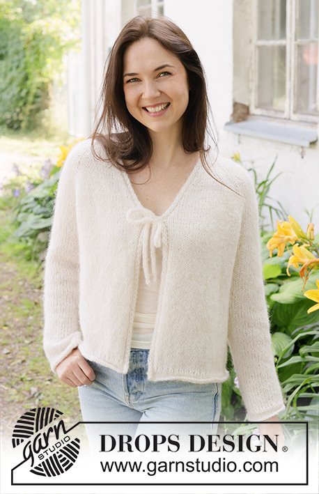 Delicate Dance Cardigan / DROPS 258-14 - Rozpinany sweter na drutach, przerabiany od góry do dołu, z włóczek DROPS Brushed Alpaca Silk i DROPS Flora. Z reglanowymi rękawami, dekoltem V, zwijającymi się brzegami i I-cordem. Od S do XXXL.