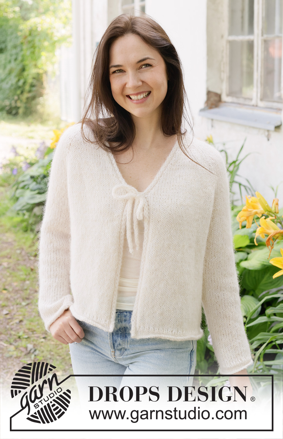 Delicate Dance Cardigan / DROPS 258-14 - Rozpinany sweter na drutach, przerabiany od góry do dołu, z włóczek DROPS Brushed Alpaca Silk i DROPS Flora. Z reglanowymi rękawami, dekoltem V, zwijającymi się brzegami i I-cordem. Od S do XXXL.