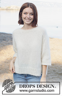 Wispy Dandelion / DROPS 258-17 - Jersey a punto con manga corta en 3 hilos de DROPS Kid-Silk. La labor está realizada de abajo arriba con hombros martillo, borde enrollado y aberturas laterales. Tallas XS - XXL.