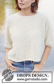 Pearl Mist / DROPS 258-20 - Ylhäältä alas neulottu pusero DROPS Alpaca Bouclé -langasta. Työssä on sileää neuletta, eurooppalaiset olkapäät / viistotut olkapäät ja lyhyet hihat. Koot S - XXXL.