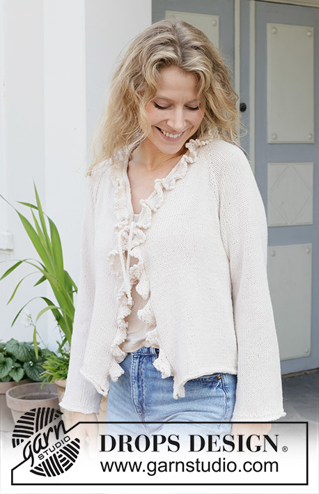 Iris Romance Cardigan / DROPS 258-33 - Kötött kardigán DROPS Belle fonalból. A darabot fentről lefelé haladva kötjük harisnyakötéssel raglánszabással, V nyakkivágással zsinórkötéssel, pöndörödő szélekkel és pikós fodrokkal Méret: S -XXXL.