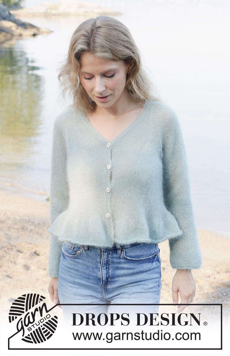Sweet Bell Cardigan / DROPS 258-5 - Strikket cardigan i 2 tråde DROPS Kid-Silk. Arbejdet strikkes oppefra og ned i glatstrik med raglan, v-hals, i-cord og flæse. Størrelse S - XXXL.