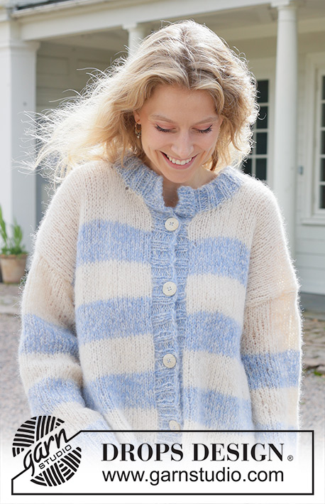 Skyline Serenade Cardigan / DROPS 259-10 - Cardigan over-sized lavorato ai ferri in 2 capi di DROPS Brushed Alpaca Silk. Lavorato dal basso verso l’alto a strisce, maniche cucite e collo doppio. Taglie: XS - XXL.