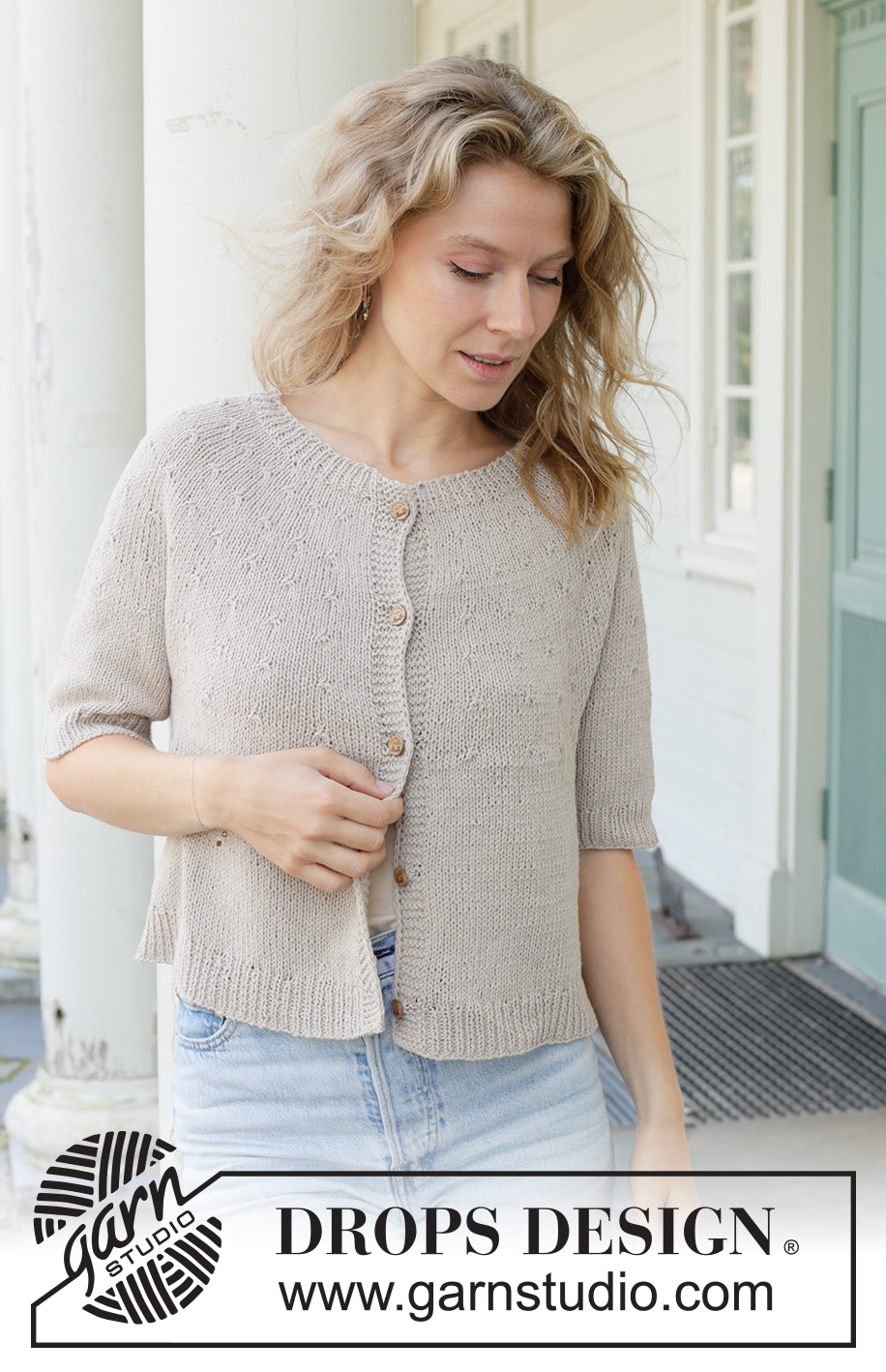 Moon Dust Cardigan / DROPS 259-21 - Prjónuð peysa með stuttum ermum úr DROPS Belle eða DROPS Sky. Stykkið er prjónað ofan frá og niður í sléttprjóni með hringlaga berustykki og i-cord. Stærð S - XXXL.