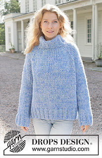 Azure Bliss Sweater / DROPS 259-27 - Strikket oversize bluse i 5 tråde DROPS Brushed Alpaca Silk. Arbejdet strikkes oppefra og ned i glatstrik med raglan. Størrelse S - XXXL.