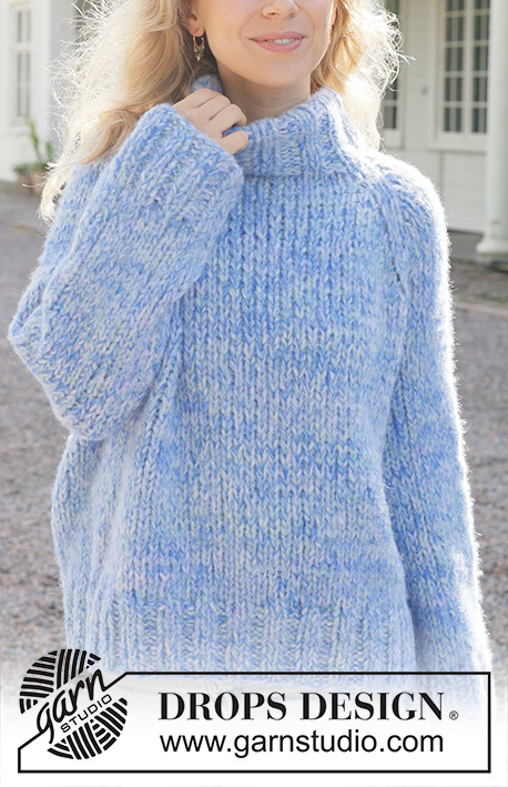 Azure Bliss Sweater / DROPS 259-27 - Strikket oversize bluse i 5 tråde DROPS Brushed Alpaca Silk. Arbejdet strikkes oppefra og ned i glatstrik med raglan. Størrelse S - XXXL.