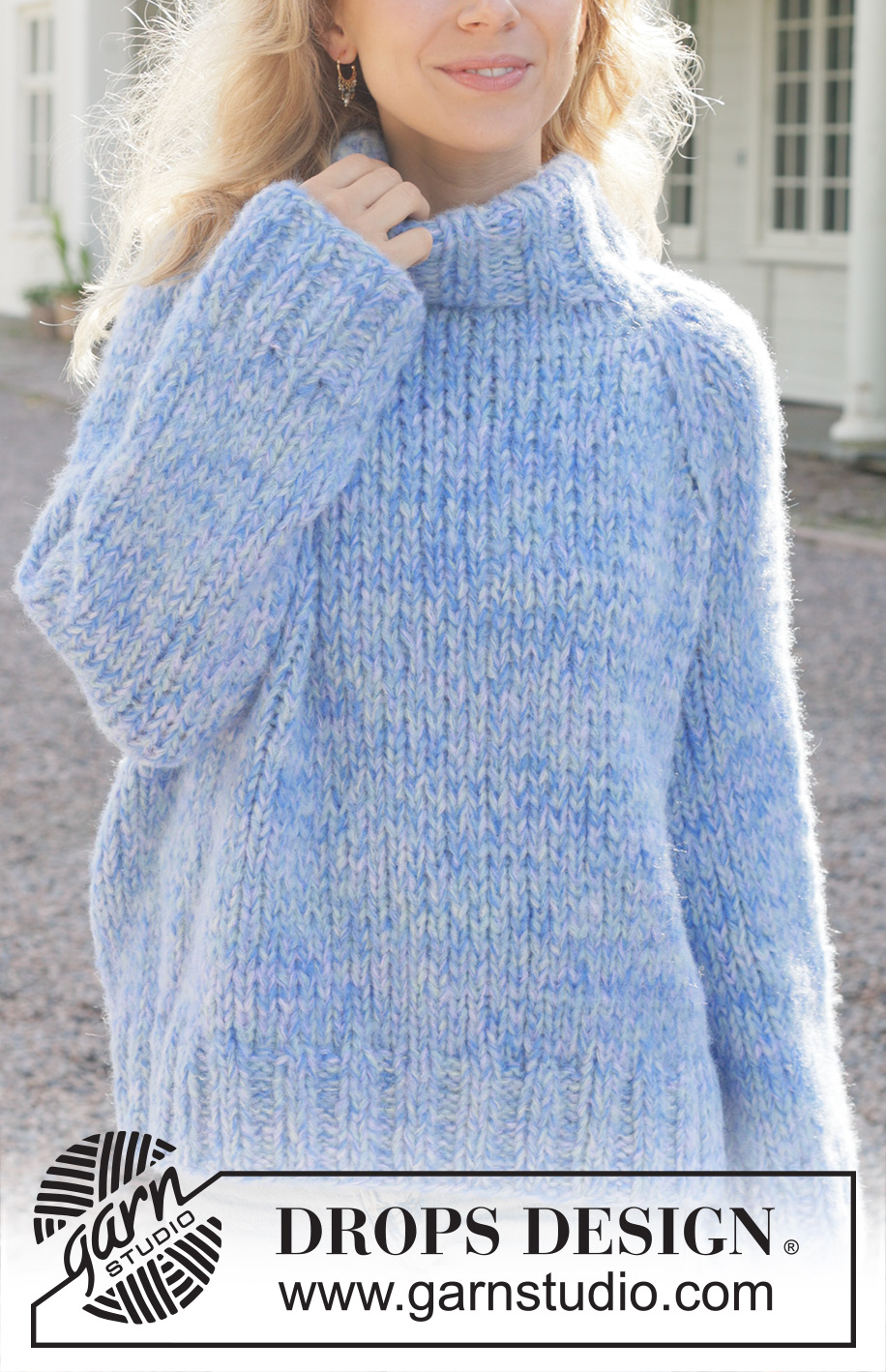 Azure Bliss Sweater / DROPS 259-27 - Strikket oversize bluse i 5 tråde DROPS Brushed Alpaca Silk. Arbejdet strikkes oppefra og ned i glatstrik med raglan. Størrelse S - XXXL.