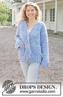 Azure Bliss Cardigan / DROPS 259-28 - Ylhäältä alas neulottu oversize-jakku 5-kertaisesta DROPS Brushed Alpaca Silk -langasta. Työssä on raglanlinjat, taskut, i-cord-reunus ja V-aukko. Koot S - XXXL.