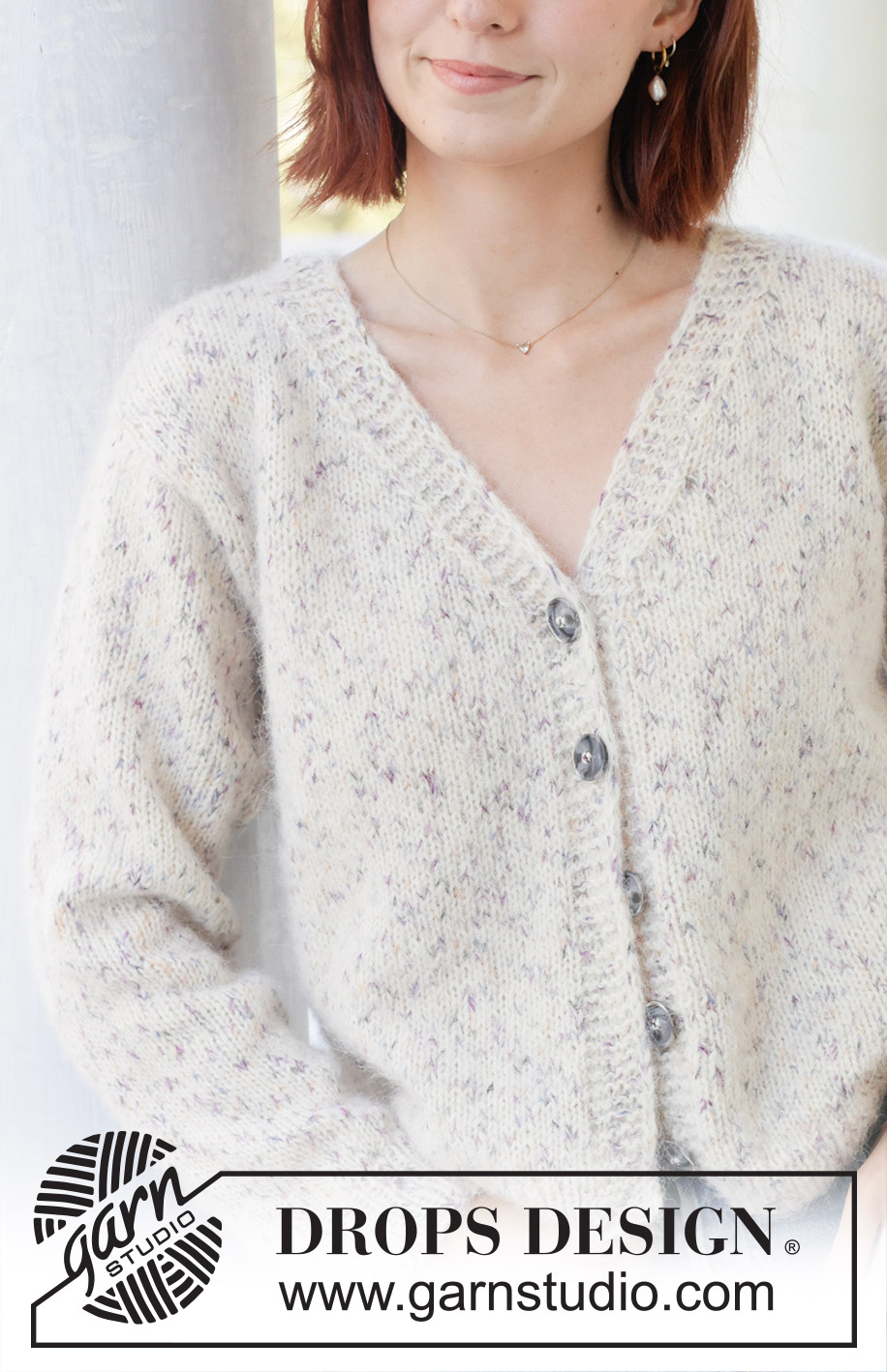 Snowy Sparkles Cardigan / DROPS 259-32 - Strikket jakke i DROPS Fabel og DROPS Brushed Alpaca Silk. Arbeidet strikkes nedenfra og opp i glattstrikk, v-hals, i-cord og oppstrikkede ermer. Størrelse XS - XXL.