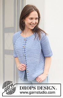 Blue Coast Cardi / DROPS 259-33 - Virkad kofta i DROPS Cotton Merino. Arbetet virkas uppifrån och ner med raglan, framkanter och korta ärmar. Storlek S - XXXL.