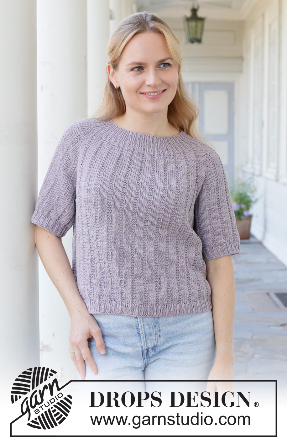 Lavender Sway / DROPS 259-41 - Raglánový pulovr s kruhovým sedlem, plastickým vzorem a krátkými rukávy pletený shora dolů z příze DROPS Cotton Light. Velikosti: S - XXXL.