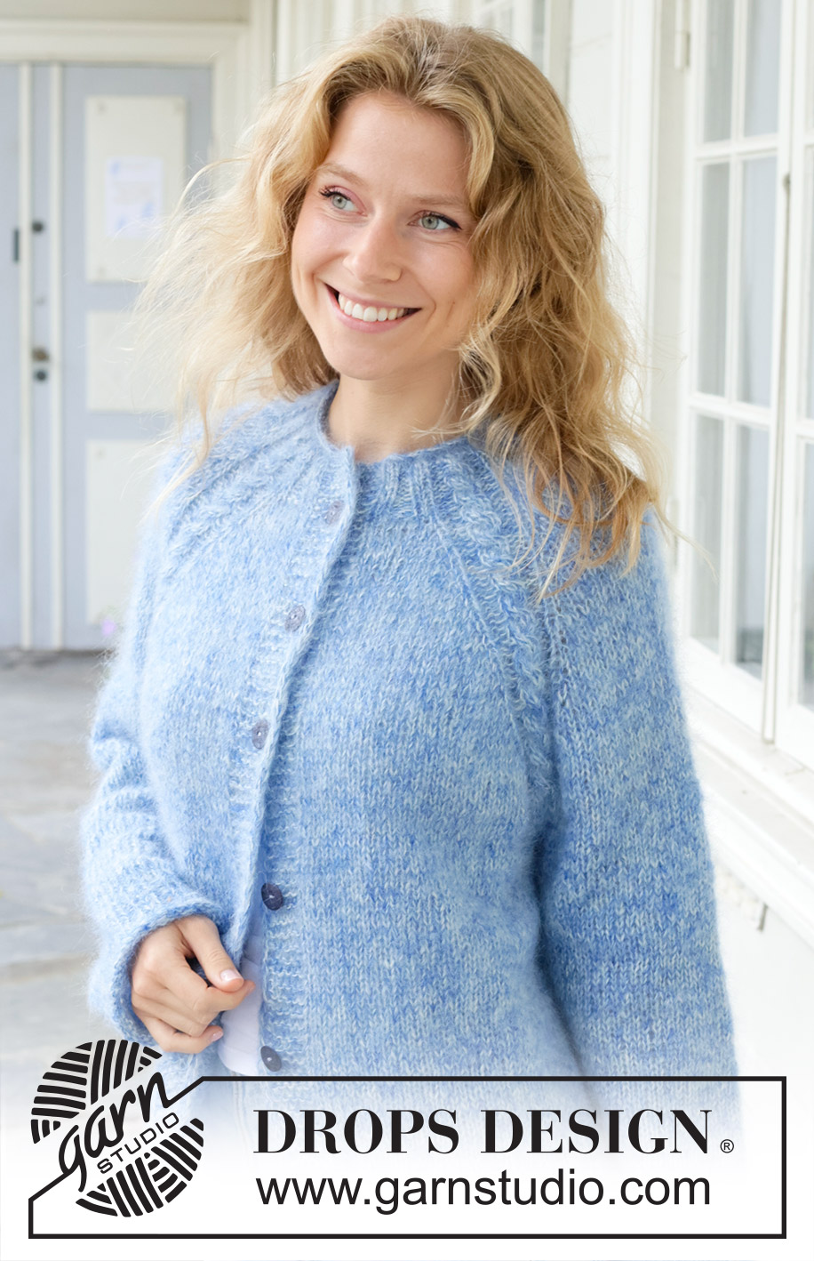 Frosted Sky Cardigan / DROPS 259-6 - Cardigan lavorato ai ferri in 4 capi di DROPS Kid-Silk. Lavorato dall’alto in basso con raglan, trecce, bordi arrotolati e I-cord. Taglie S - XXXL.