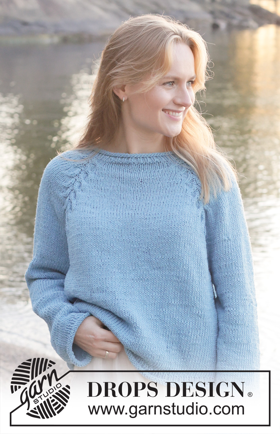 Tide Turn / DROPS 259-7 - Gebreide trui in DROPS Paris. Het werk wordt van boven naar beneden gebreid met tricotsteek, raglan, kabels en rolranden. Maten XS - XXL.