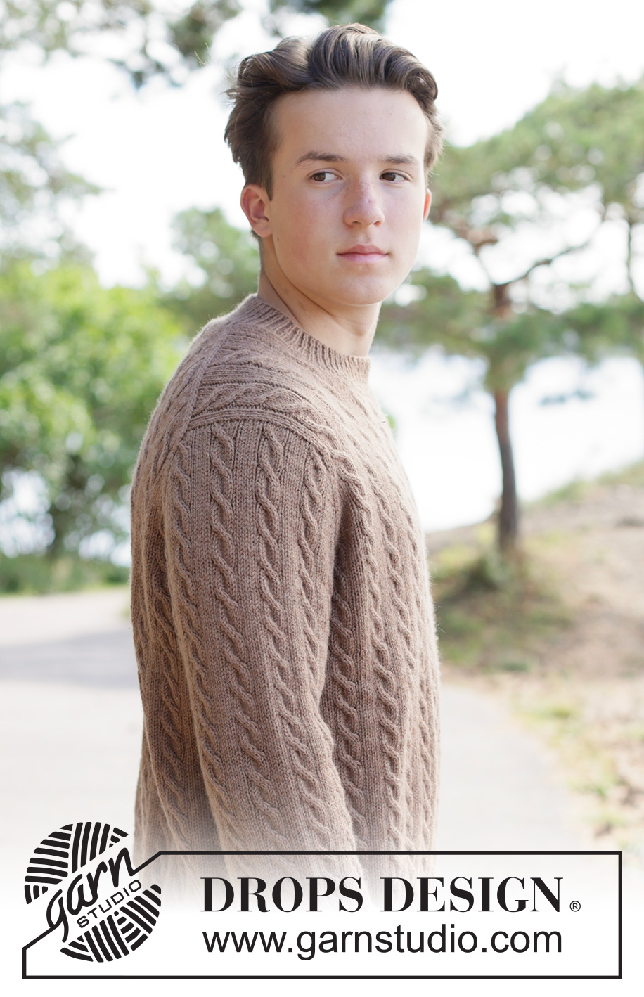 Walnut Dreams Sweater / DROPS 260-14 - Knitted sweater for men in DROPS Daisy or DROPS Karisma. Piece is knitted top down with European yoke and cables. Size: S - XXXL