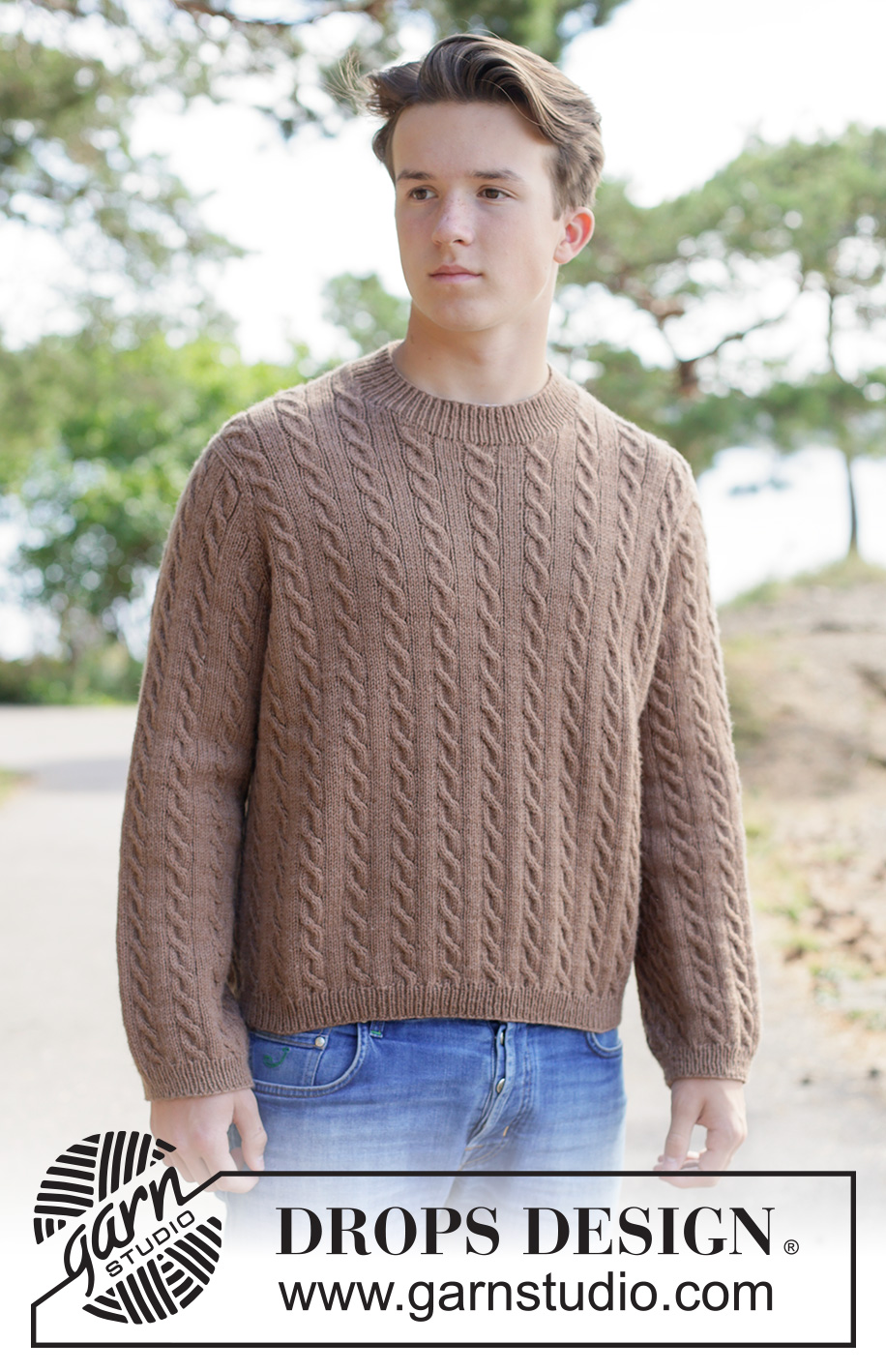 Walnut Dreams Sweater / DROPS 260-14 - Knitted sweater for men in DROPS Daisy or DROPS Karisma. Piece is knitted top down with European yoke and cables. Size: S - XXXL