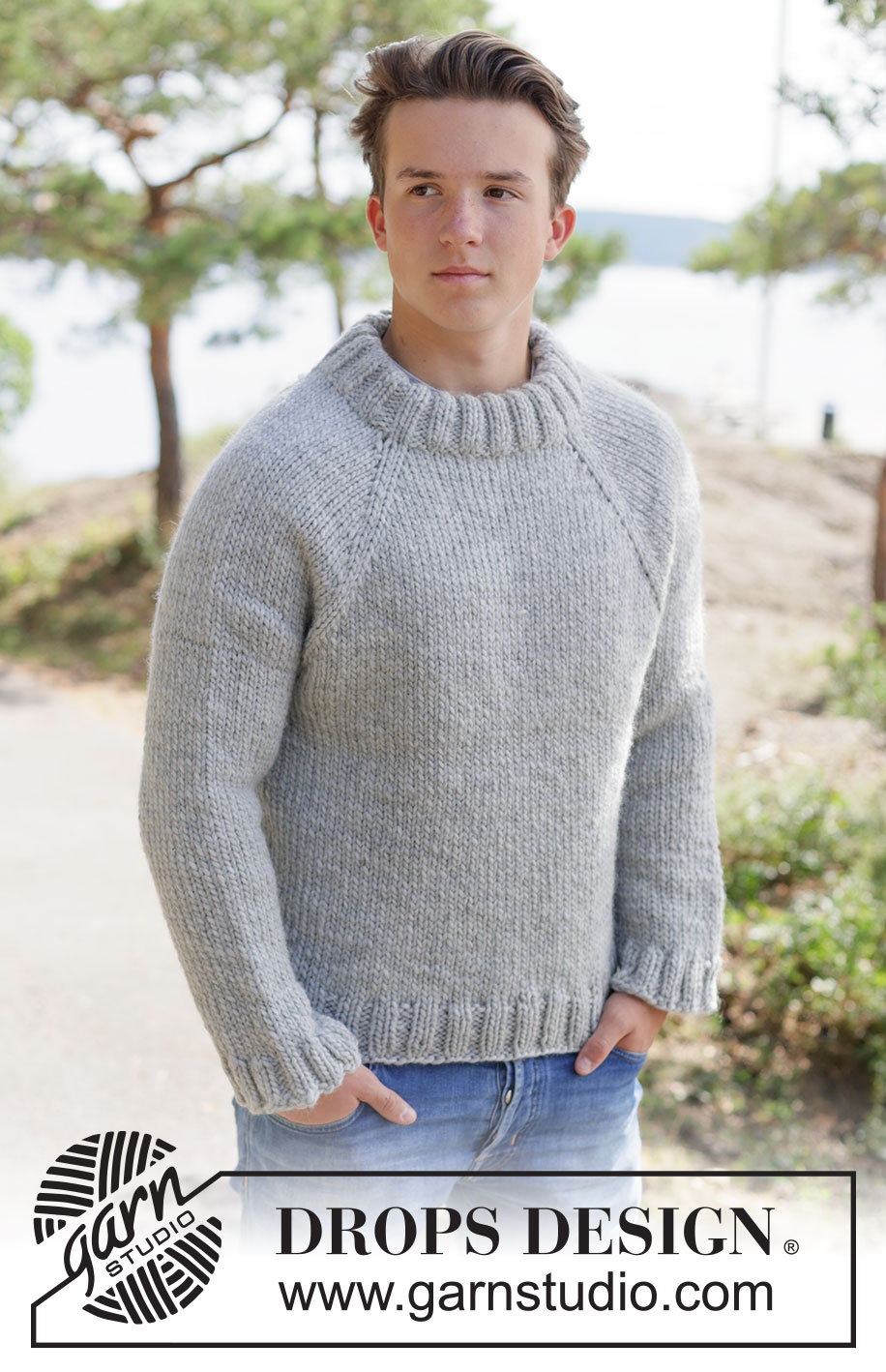Cold Creek Sweater / DROPS 260-16 - Strikket bluse til herre i DROPS Snow eller DROPS Andes. Arbejdet strikkes oppefra og ned i glatstrik med raglan og dobbelt halskant. Størrelse XS - XXXL.