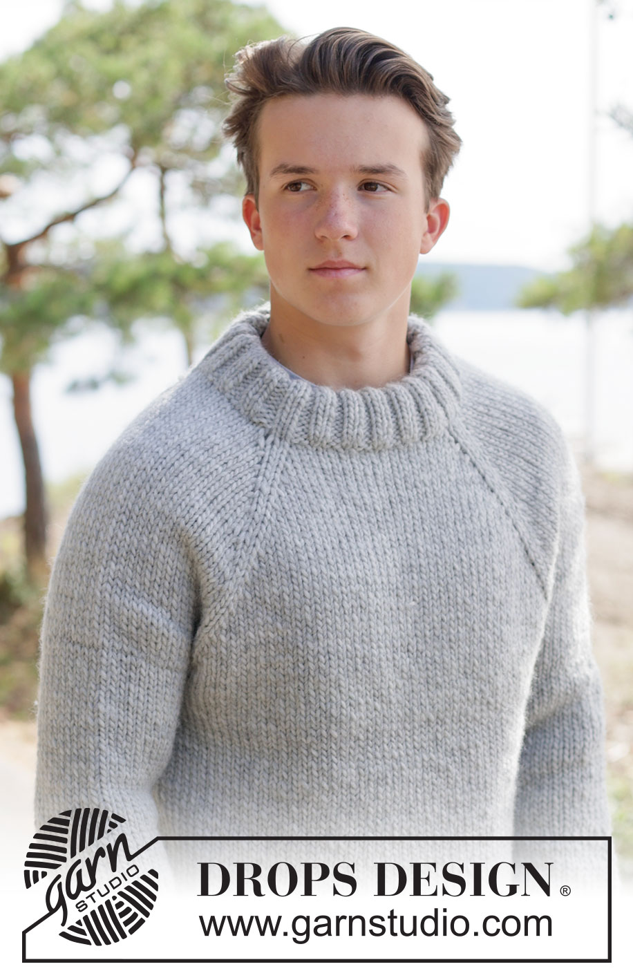 Cold Creek Sweater / DROPS 260-16 - Strikket bluse til herre i DROPS Snow eller DROPS Andes. Arbejdet strikkes oppefra og ned i glatstrik med raglan og dobbelt halskant. Størrelse XS - XXXL.