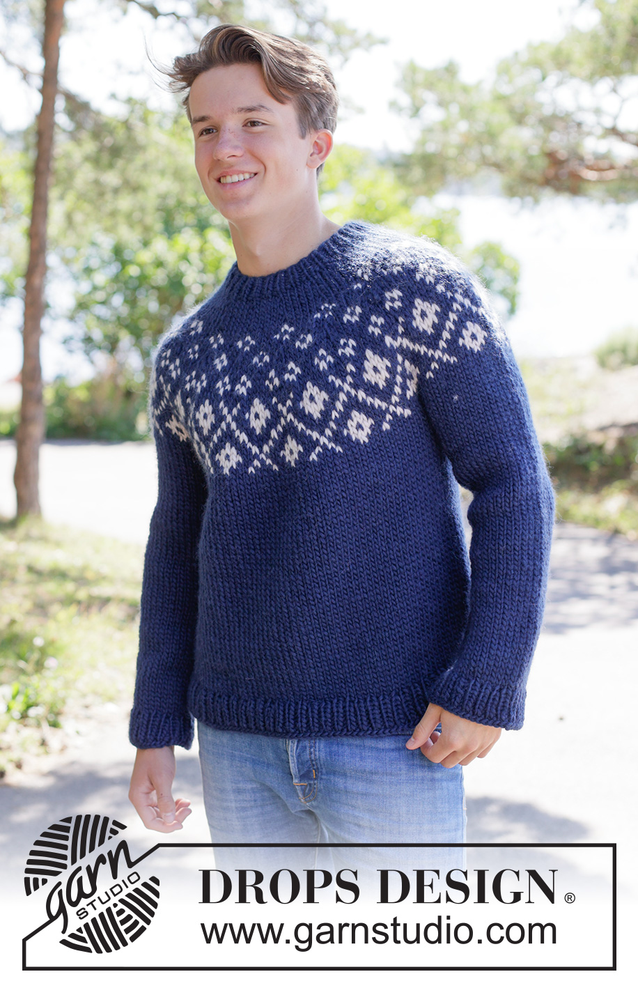 Midnight Flowers Sweater / DROPS 260-20 - Knitted sweater for men in DROPS Snow. Piece is knitted top down with round yoke and multi-colored pattern. Size XS – XXXL.