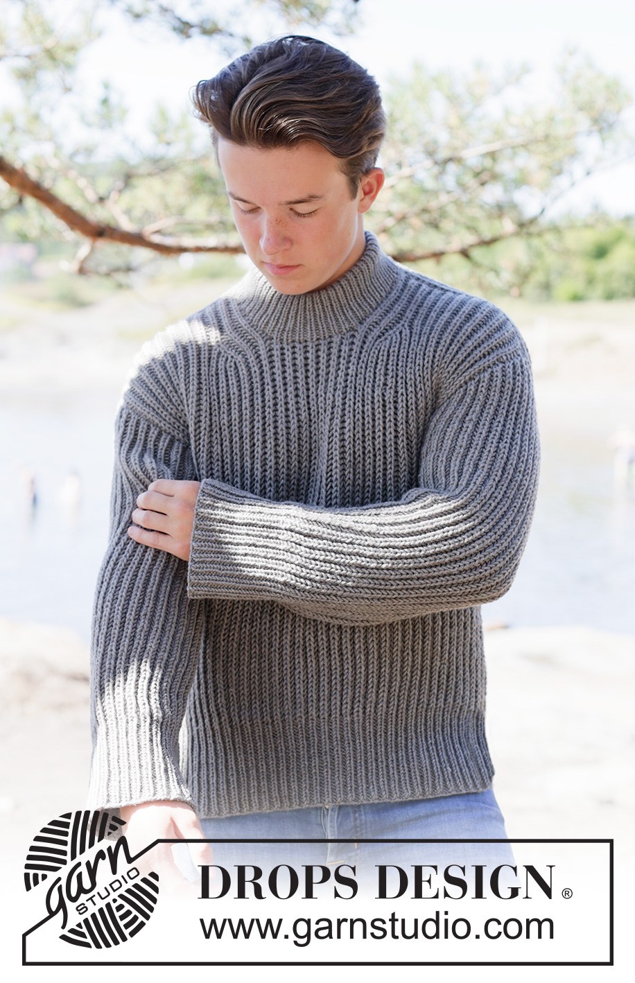 Rock Ridges / DROPS 260-21 - Knitted sweater for men in DROPS Big Merino. Piece is knitted top down with European shoulders / diagonal shoulders, English rib and double neck edge. Size XS – XXL.
