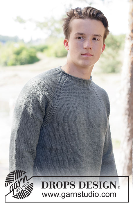 Slate Coast Sweater / DROPS 260-22 - Strikket bluse til herre i DROPS Karisma eller DROPS Merino Extra Fine. Arbejdet strikkes oppefra og ned i glatstrik med raglan og rullekant. Størrelse XS - XXXL.