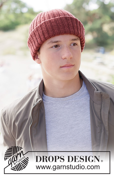 Berry Blaze Hat / DROPS 260-23 - Kötött sapka férfiaknak, DROPS Baby Merino fonalból. A darabot alulról felfelé irányban készítjük, bordás mintával.