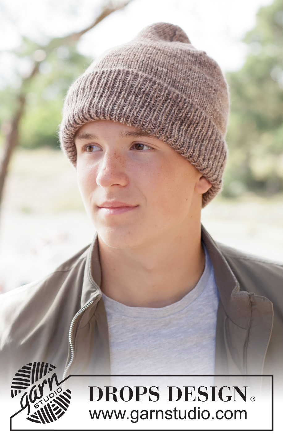 Endgame Hat / DROPS 260-24 - DROPS Fiesta lõngast alt üles parempidises koes kootud soonikkoes äärisega müts