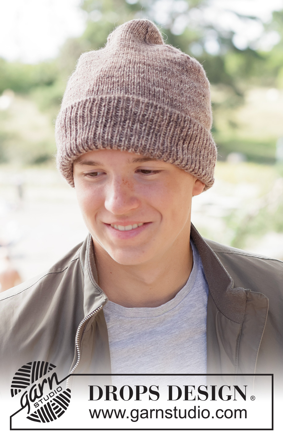 Endgame Hat / DROPS 260-24 - DROPS Fiesta lõngast alt üles parempidises koes kootud soonikkoes äärisega müts