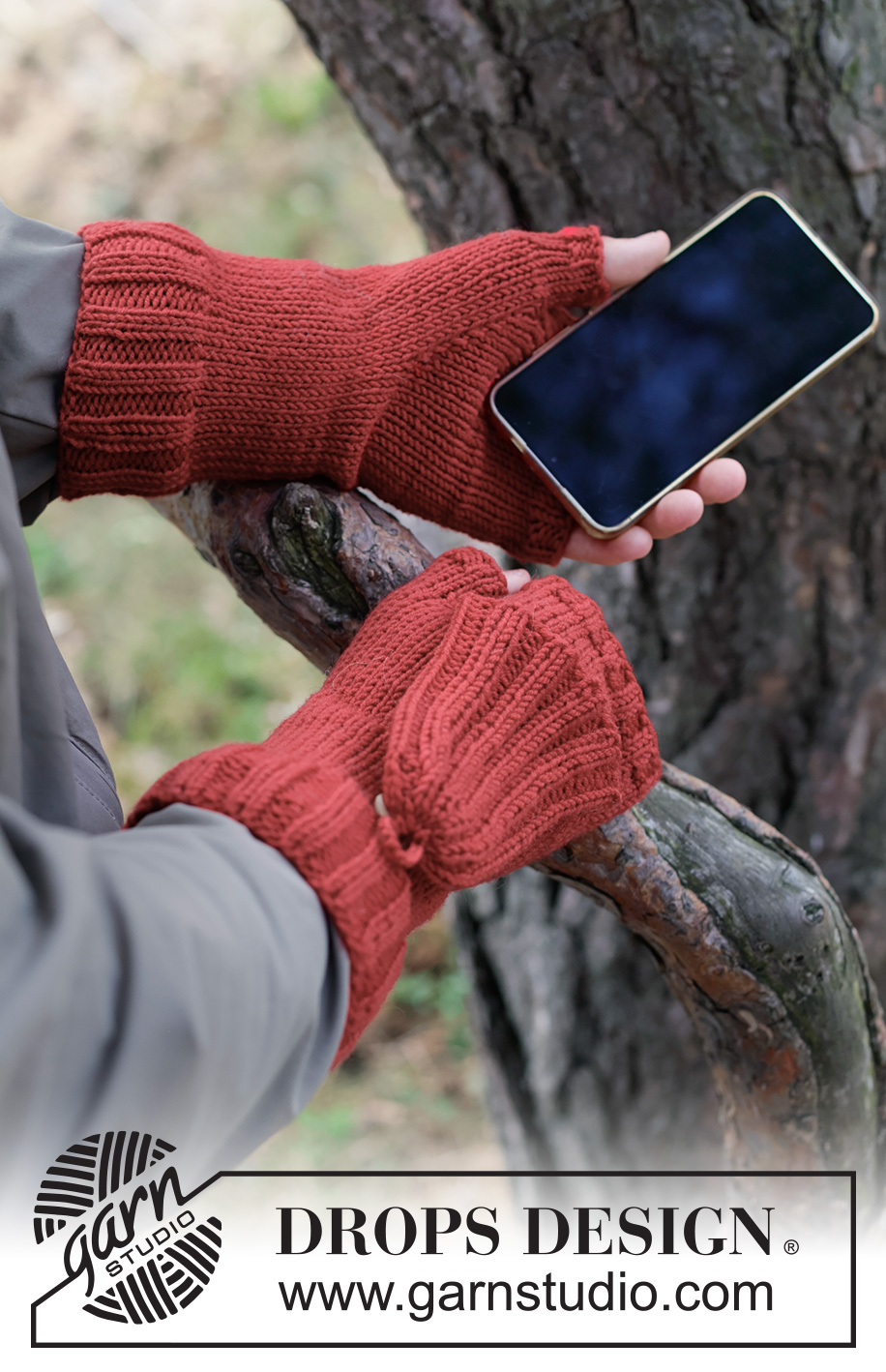 Swipe Away Mittens / DROPS 260-30 - Stickade handledsvärmare med hätta / vantar till herr i DROPS Merino Extra Fine eller DROPS Karisma. Arbetet stickas i slätstickning och resår.