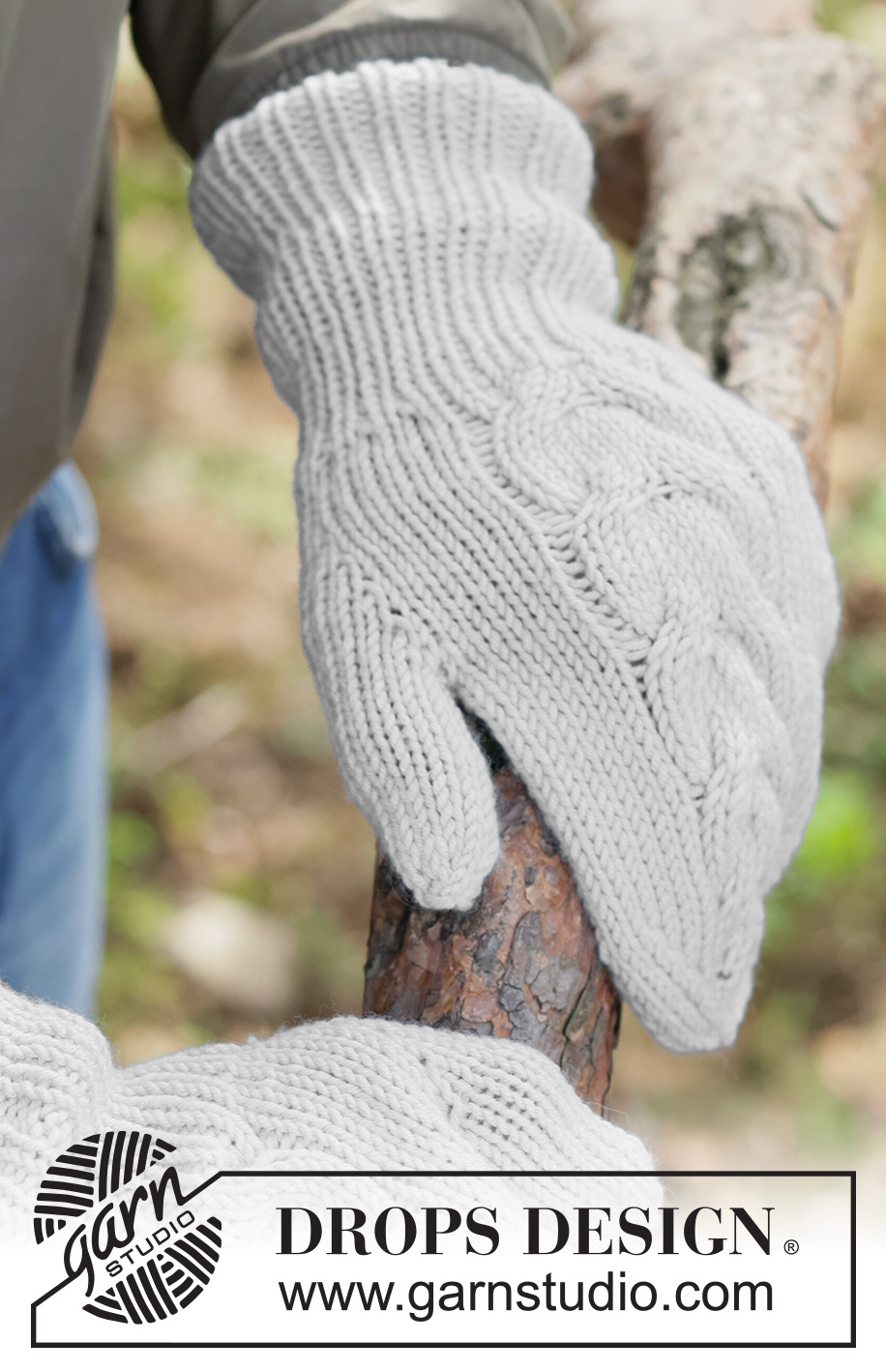 Granite Grip Mittens / DROPS 260-32 - Męskie rękawiczki na drutach, z warkoczami, z włóczki DROPS Merino Extra Fine. Przerabiane od dołu do góry, od mankietów.