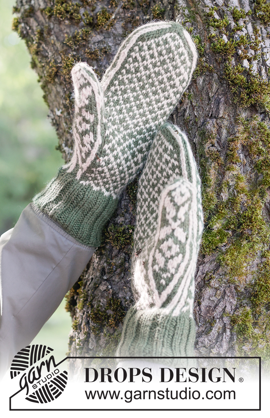 Forest Frost Mittens / DROPS 260-33 - Męskie rękawiczki na drutach z włóczki DROPS Karisma. Przerabiane od palców do mankietu, z żakardem norweskim.