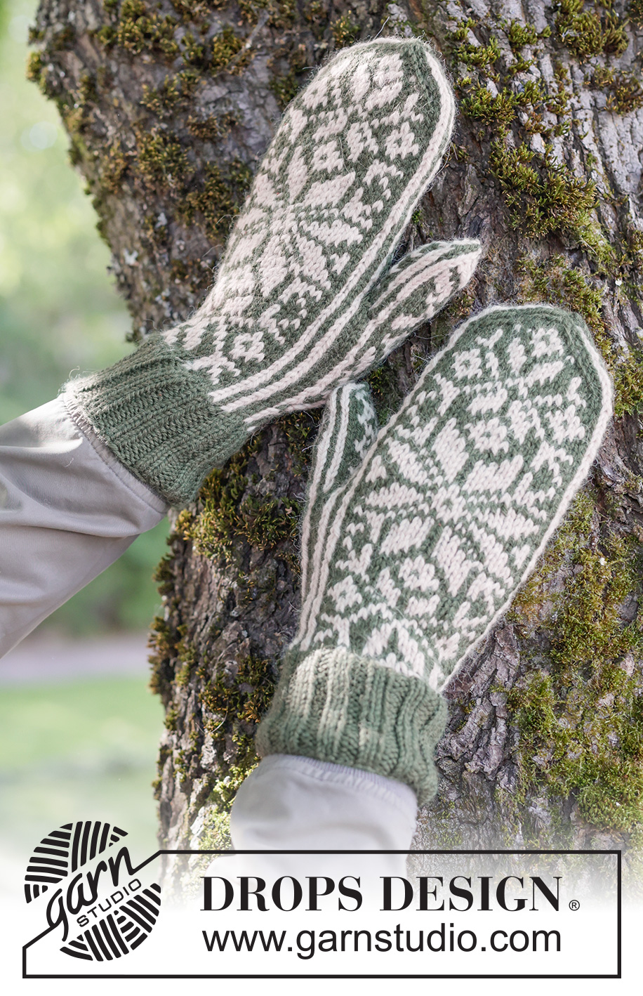 Forest Frost Mittens / DROPS 260-33 - Męskie rękawiczki na drutach z włóczki DROPS Karisma. Przerabiane od palców do mankietu, z żakardem norweskim.
