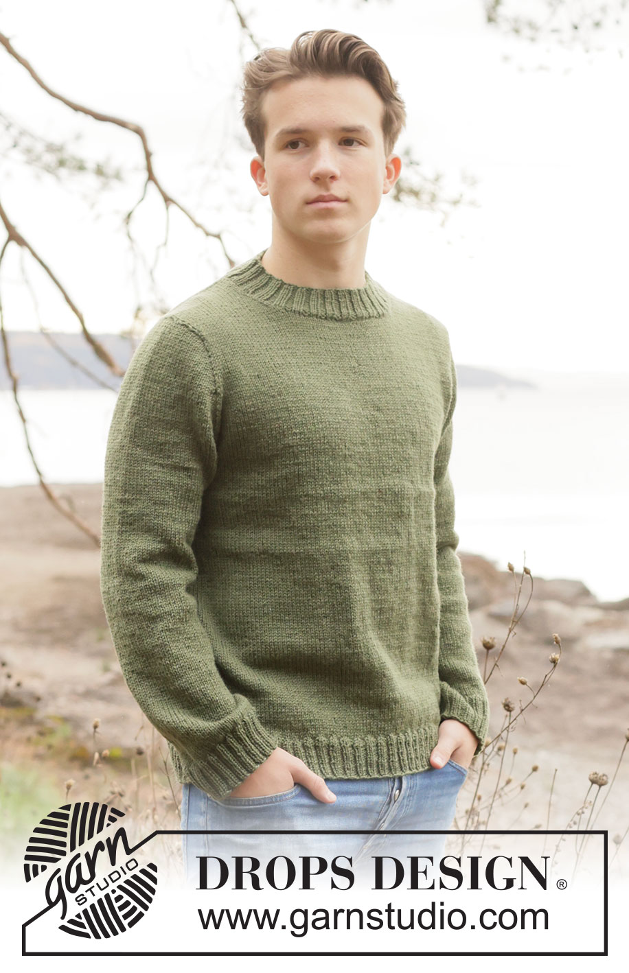Greenstone Sweater / DROPS 260-39 - Strikket bluse til herre i DROPS Karisma. Arbejdet strikkes oppefra og ned i glatstrik med europæisk bærestykke.  Størrelse S - XXXL.