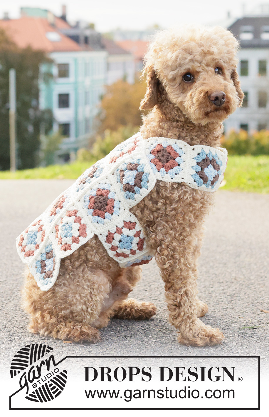 Puppy Patch Dog Sweater / DROPS 260-43 - Gehaakte hondendeken/ trui voor hond in DROPS Merino Extra Fine. Het werk wordt gehaakt in oma-vierkanten.