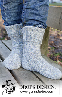 Blue Stone Socks / DROPS 260-47 - Miehen ylhäältä alas neulotut pitkät sukat 2-kertaisesta DROPS Nord-langasta. Työssä on joustinneuletta ja timanttikantapää. Koot 38 - 46.
