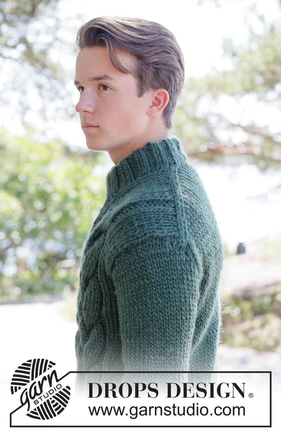 Forest Braid Sweater / DROPS 260-8 - Stickad tröja till herr i DROPS Snow. Arbetet stickas uppifrån och ner med sned axel / europeisk axel, flätor och dubbel halskant. Storlek XS - XXXL.