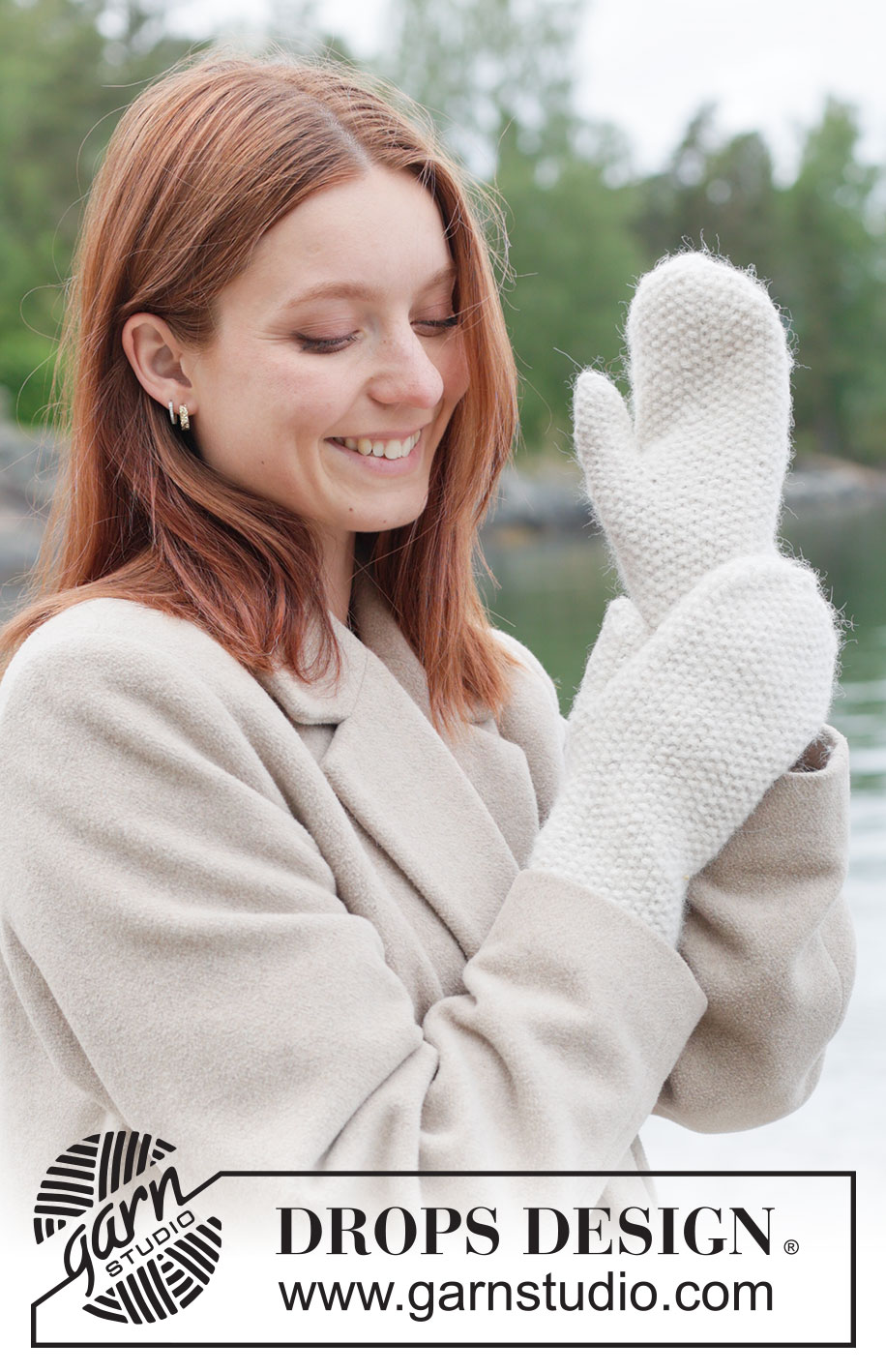 Blizzard Bloom Mittens / DROPS 261-10 - Free knitting pattern Blizzard Bloom Mittens / DROPS 261-10 - Knitted mittens in 1 strand DROPS Lima and 1 strand DROPS Brushed Alpaca Silk, or 1 strand DROPS Merino Extra Fine and 1 strand DROPS Brushed Alpaca Silk. The piece is worked bottom up in moss stitch.