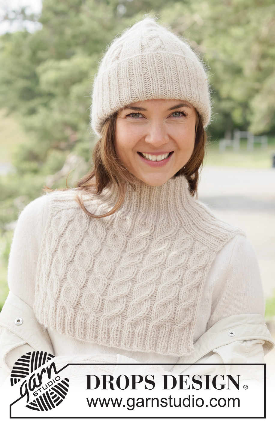 Frosted Braid Set / DROPS 261-16 - Gestrickter Kragenschal und Mütze in DROPS Puna und DROPS Kid-Silk oder DROPS Merino Extra Fine und DROPS Kid-Silk. Die Arbeit wird mit Rippenmuster und Zopfmuster gestrickt.