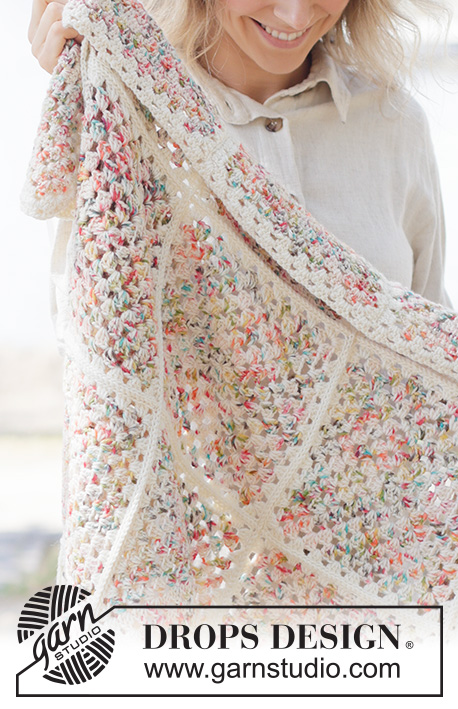 Wildflower Bloom Blanket / DROPS 261-2 - Crocheted blanket in DROPS Fiesta. The piece is worked in Granny squares, which are then worked together.