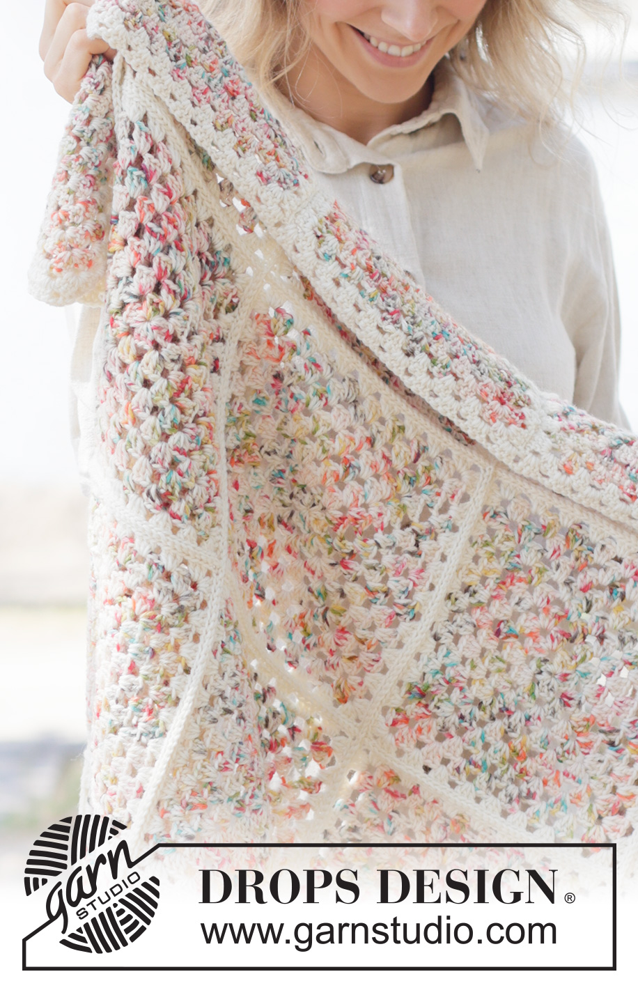 Wildflower Bloom Blanket / DROPS 261-2 - Crocheted blanket in DROPS Fiesta. The piece is worked in Granny squares, which are then worked together.