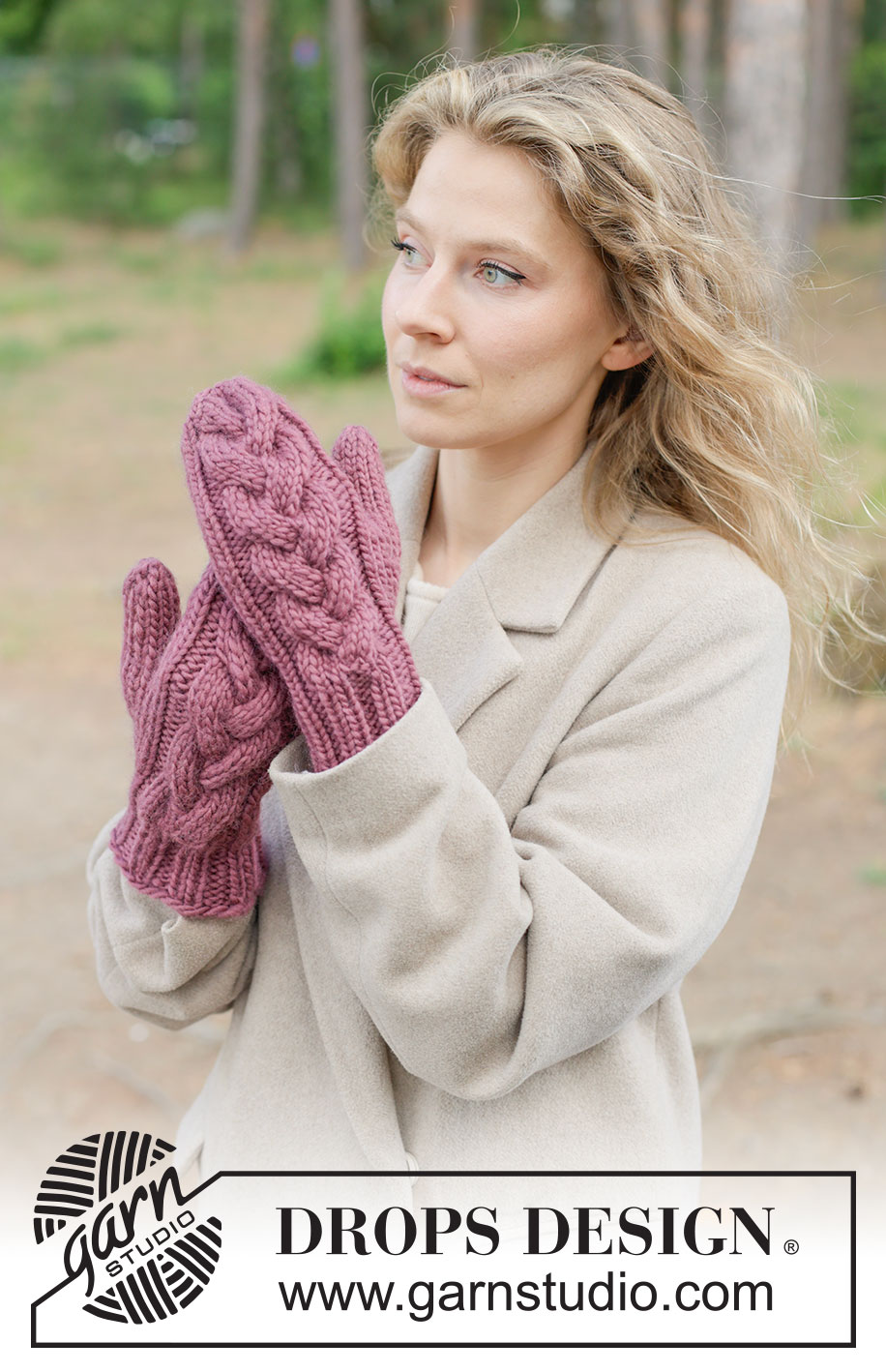 Thistle Twist Mittens / DROPS 261-22 - DROPS Snow lõngast alt üles kootud palmikutega labakud