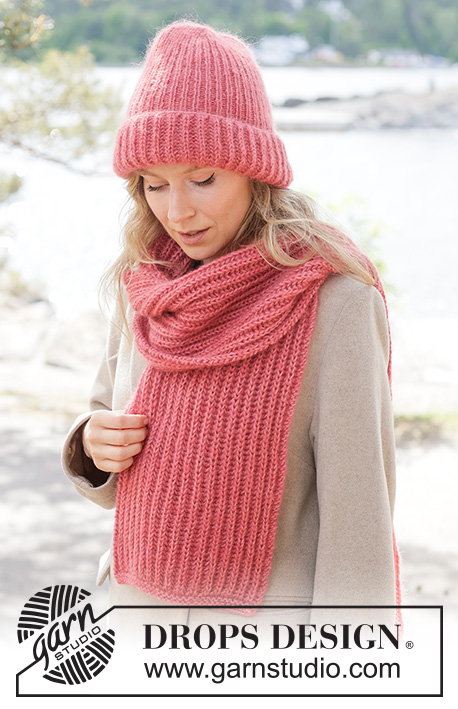 Cherry Fluff Set / DROPS 261-24 - Gebreide muts en sjaal in 1 draad DROPS Nord en 2 draden DROPS Kid-Silk, of 1 draad DROPS Alpaca en 2 draden DROPS Kid-Silk. Het werk wordt in Engelse patentsteek en boordsteek gebreid.