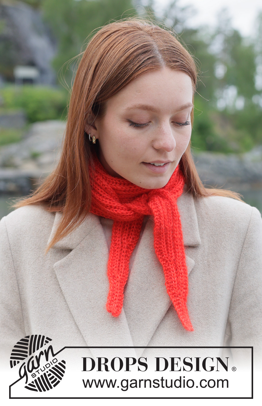 Flamecurl Shawl / DROPS 261-27 - Chal pequeño de punto en DROPS Flora y DROPS Kid-Silk. La pieza está tejida de lado a lado con punto inglés.

