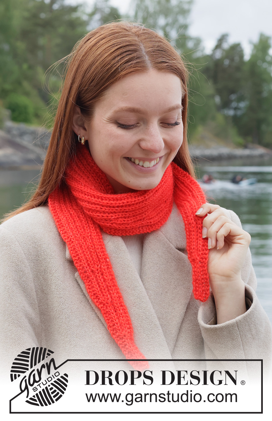 Flamecurl Shawl / DROPS 261-27 - Chal pequeño de punto en DROPS Flora y DROPS Kid-Silk. La pieza está tejida de lado a lado con punto inglés.

