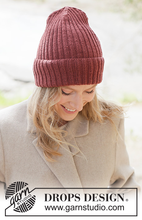 Berry Blaze Hat / DROPS 261-29 - Gebreide muts/beanie in DROPS BabyMerino. Het werk wordt van onder naar boven gebreid in boordsteek.